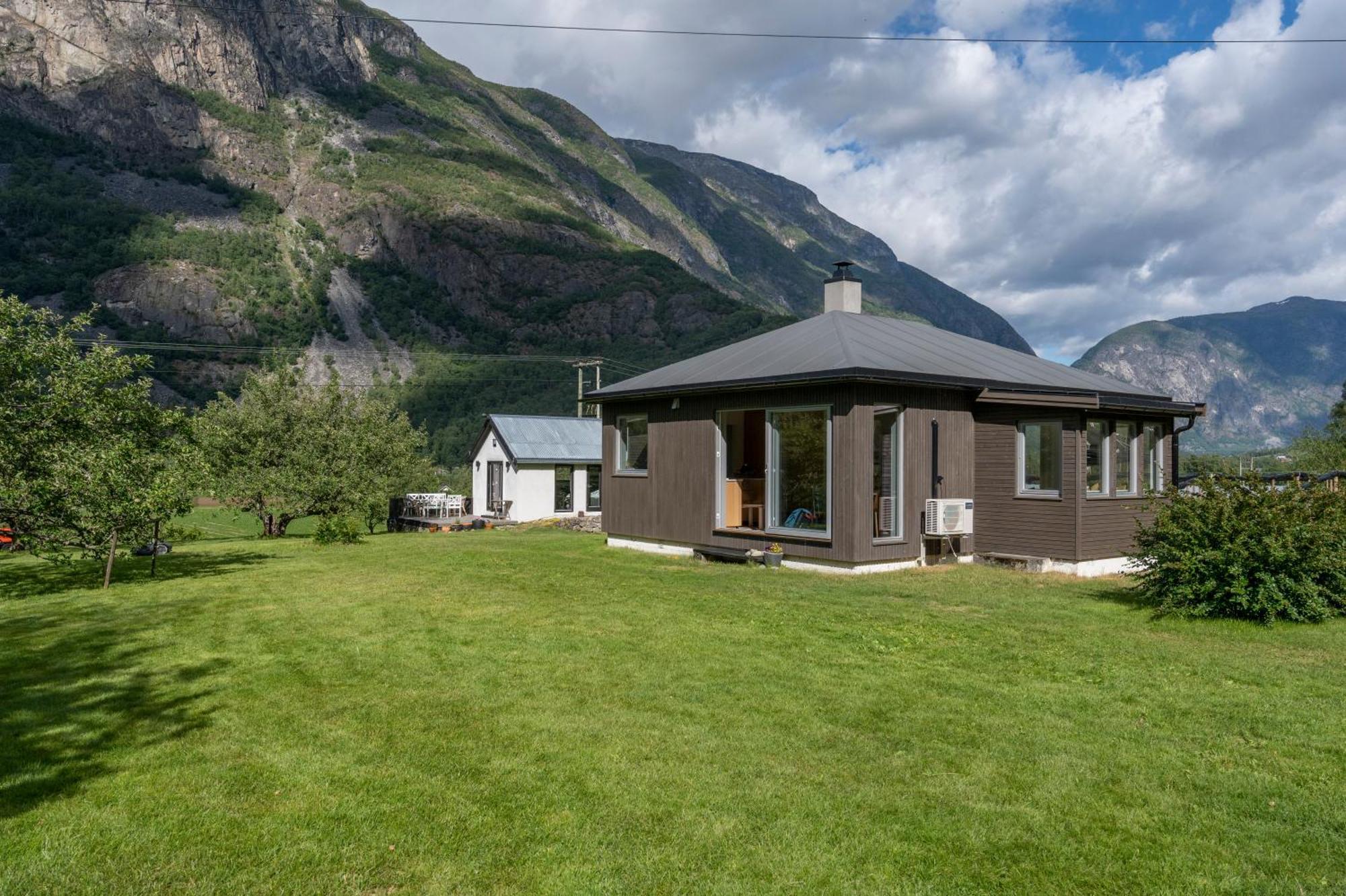 Jordeplegarden Holiday Home - Part Of A Farm - Two Buildings - Close To Flam Lærdalsøyri Buitenkant foto