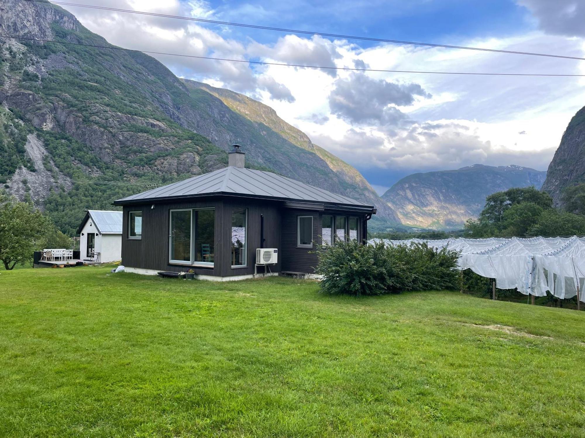 Jordeplegarden Holiday Home - Part Of A Farm - Two Buildings - Close To Flam Lærdalsøyri Buitenkant foto